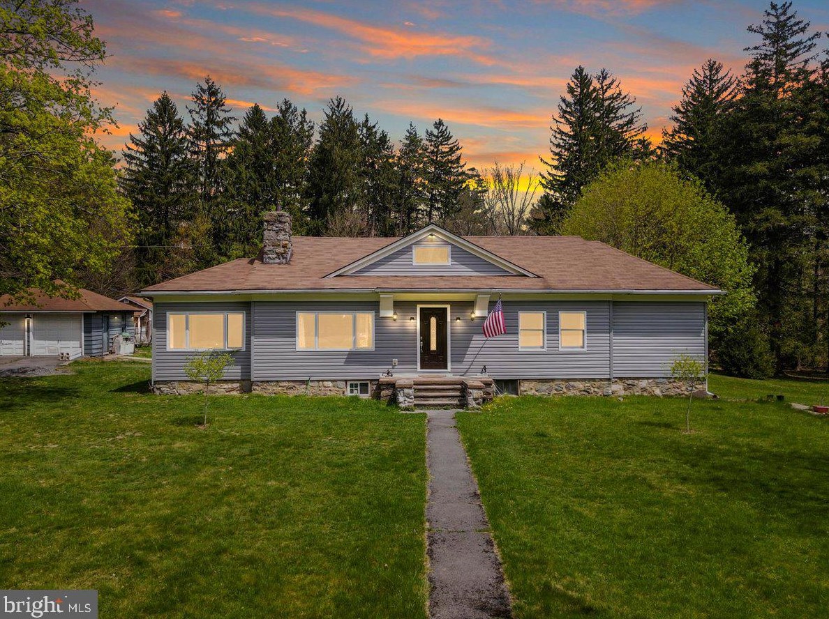 158 Carlton Rd, Mount Pocono, PA 18344