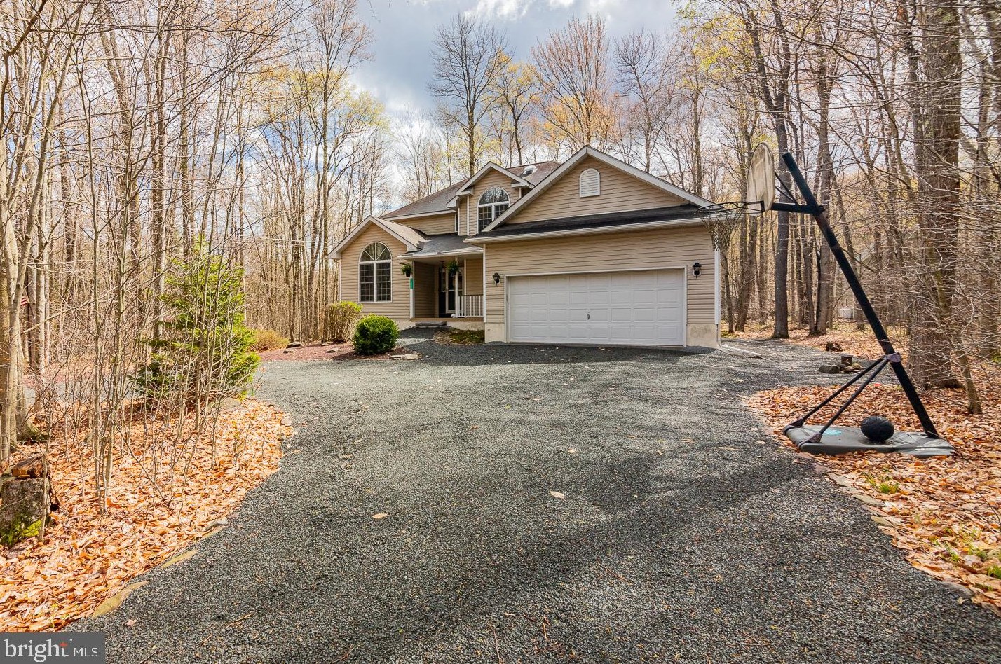 1112 Wiconisco Dr, Pocono Lake, PA 18347-8124