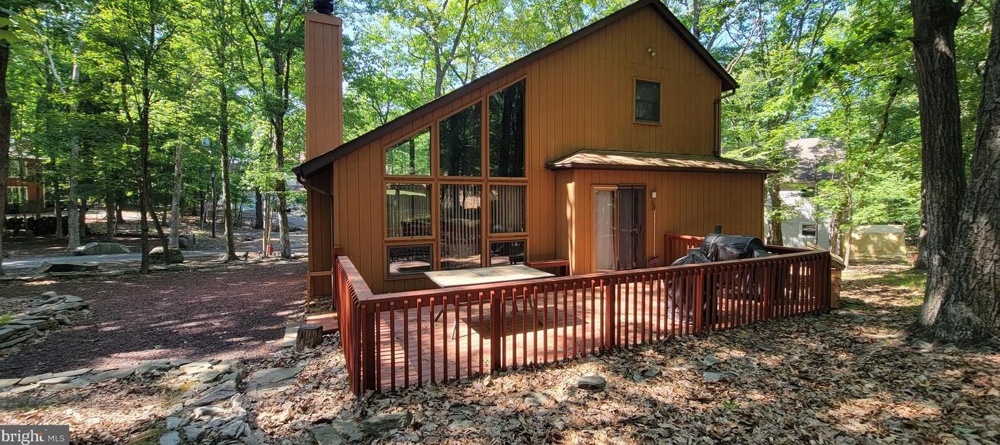 3219 Woodchip Ln, East Stroudsburg, PA 18301-7149