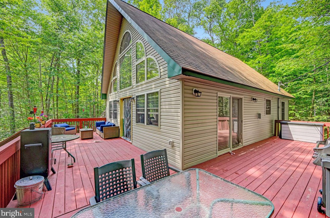 145 Paxinos Dr, Pocono Lake, PA 18347