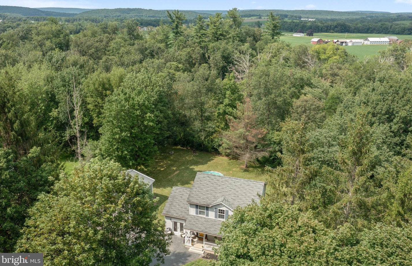 247 Floyd Dr, Kunkletown, PA 18058-7818