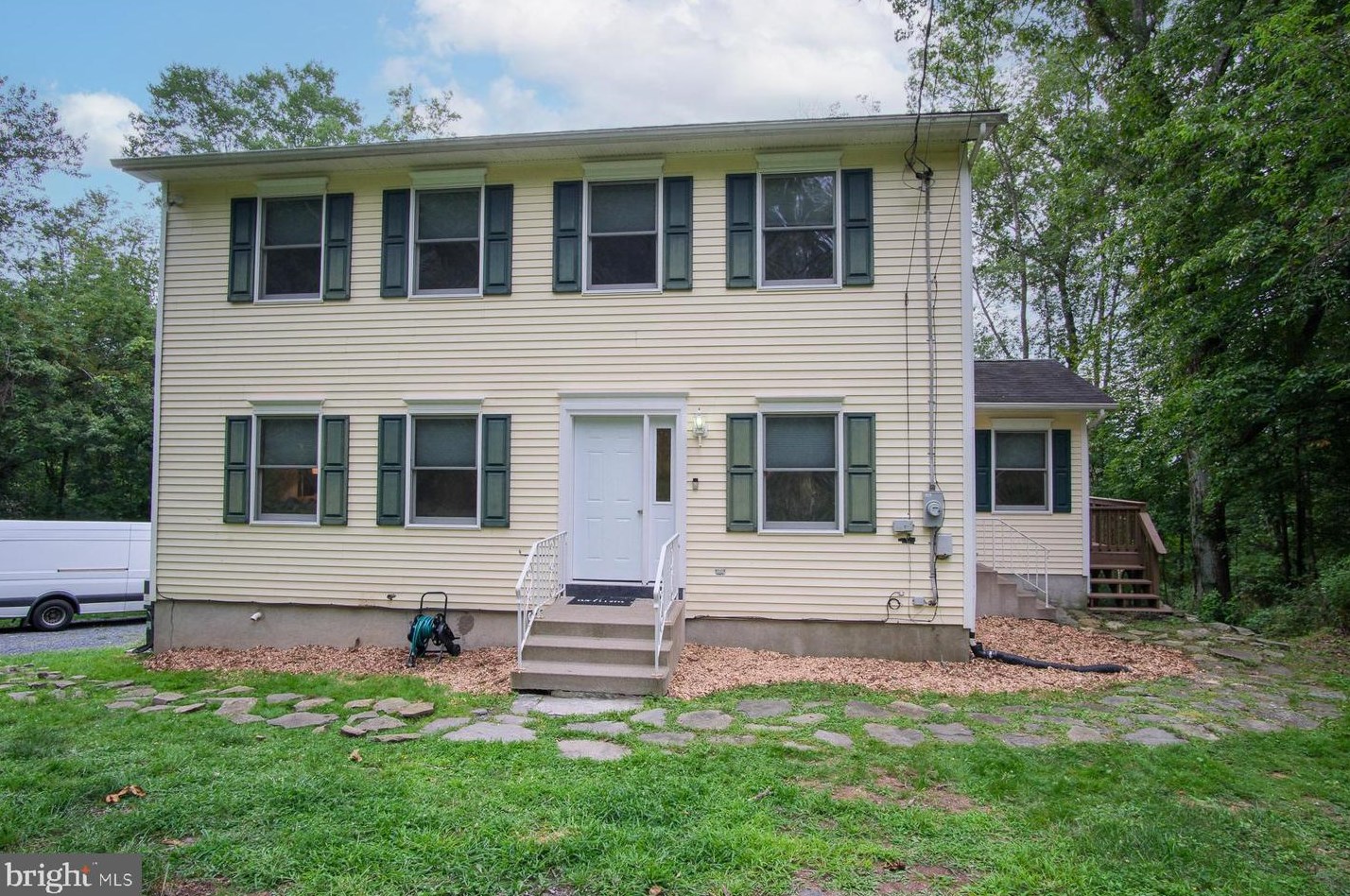 226 Upper Lakeview Dr, East Stroudsburg, PA 18302-9713