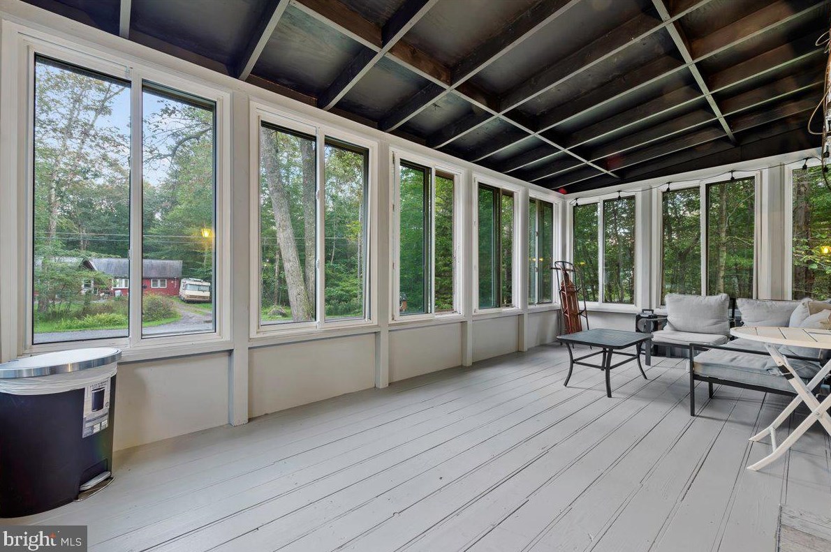 233 Cross St, Pocono Lake, PA 18347-7722