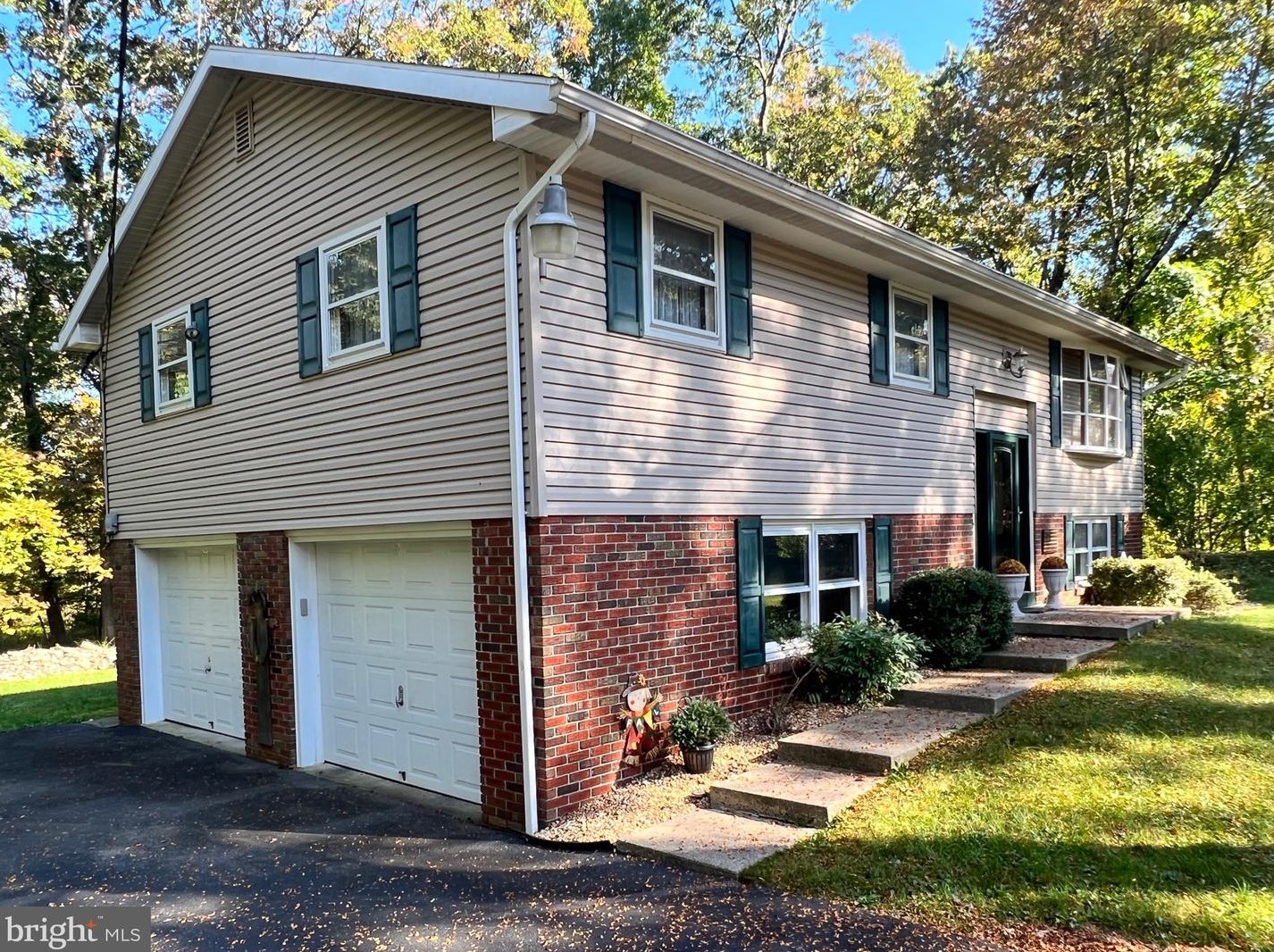 134 Azalea Dr, East Stroudsburg, PA 18301-7706