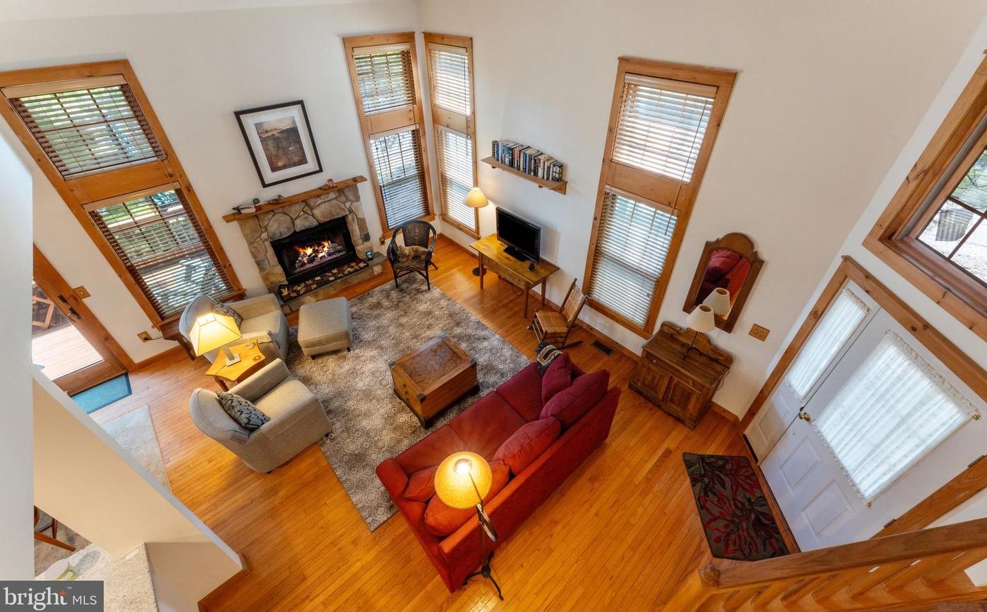382 Aspen Ct, Tannersville, PA 18372