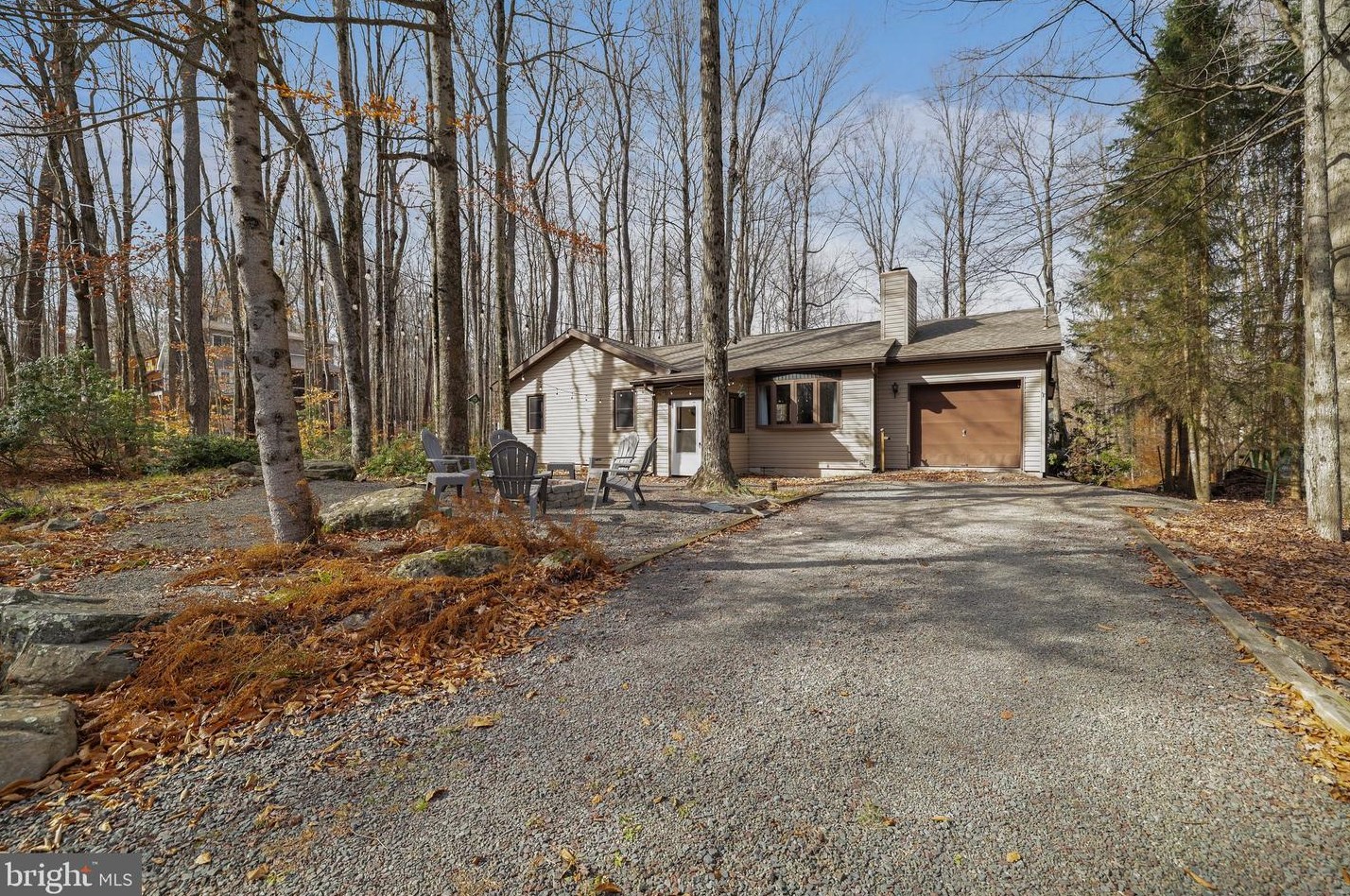 318 Tammany Dr, Pocono Lake, PA 18347