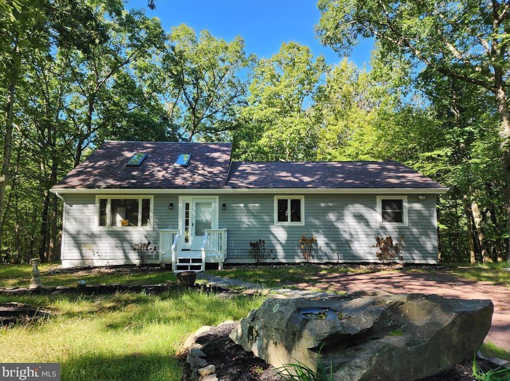 56 Hilltop Cir, East Stroudsburg, PA 18302