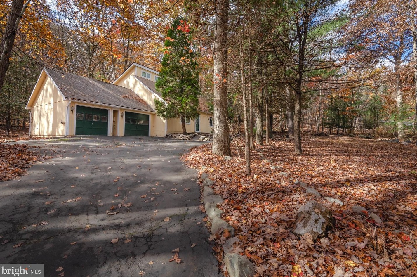 129 Anglemire Dr, Stroudsburg, PA 18360