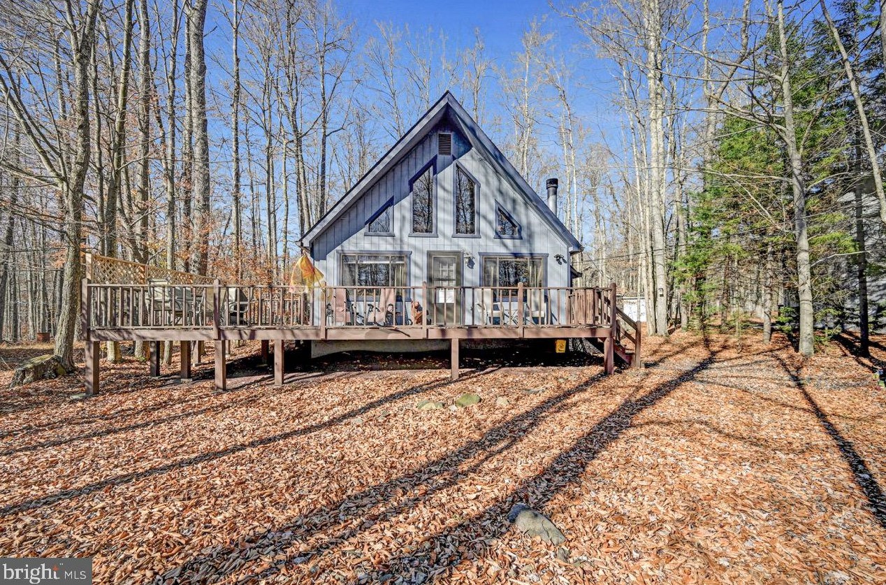 235 Wyomissing Dr, Pocono Lake, PA 18347