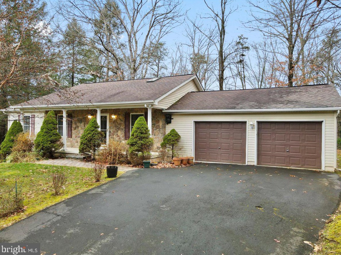6208 Deer Dr N, East Stroudsburg, PA 18302