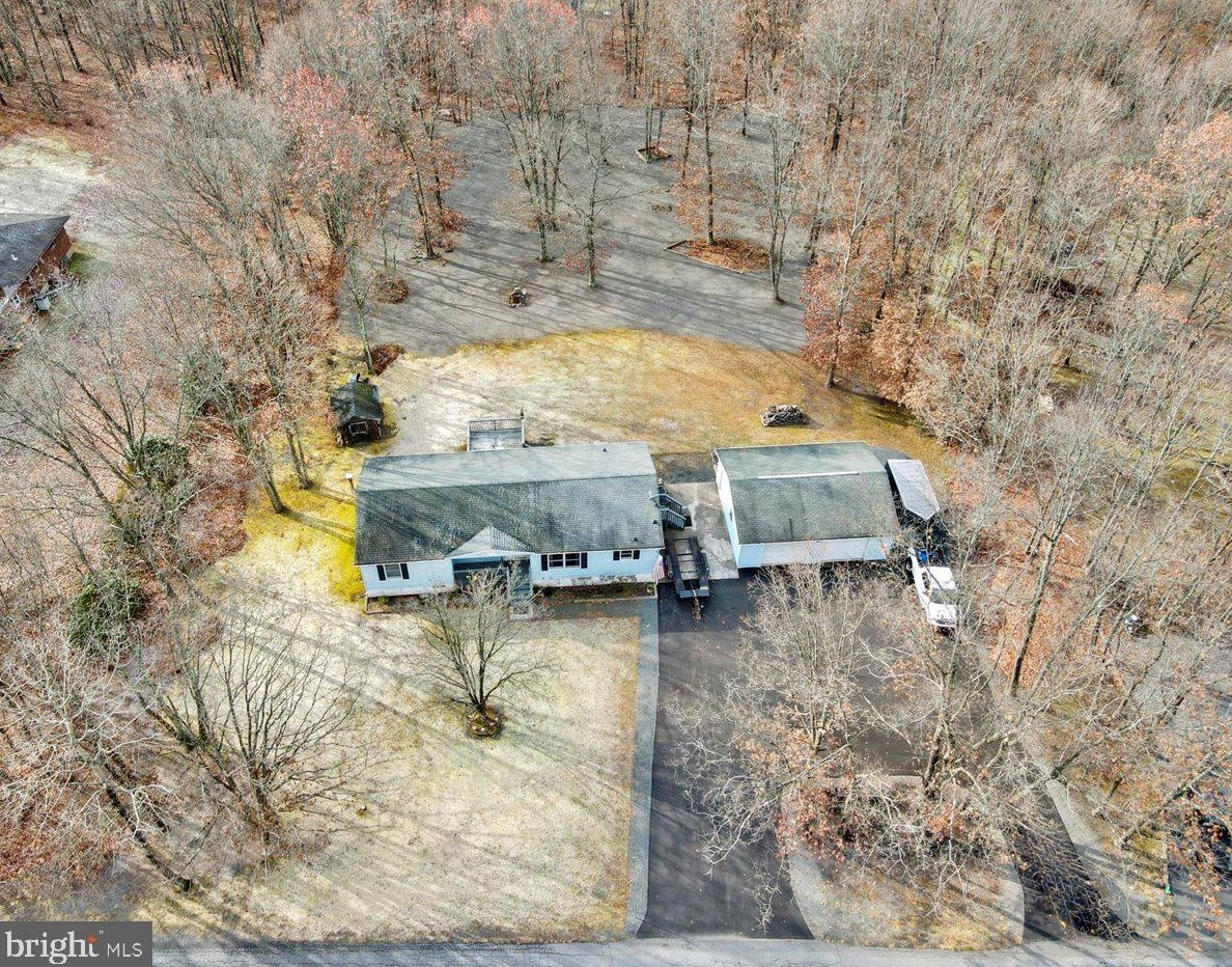 173 Shenkel Rd, Effort, PA 18330-9044