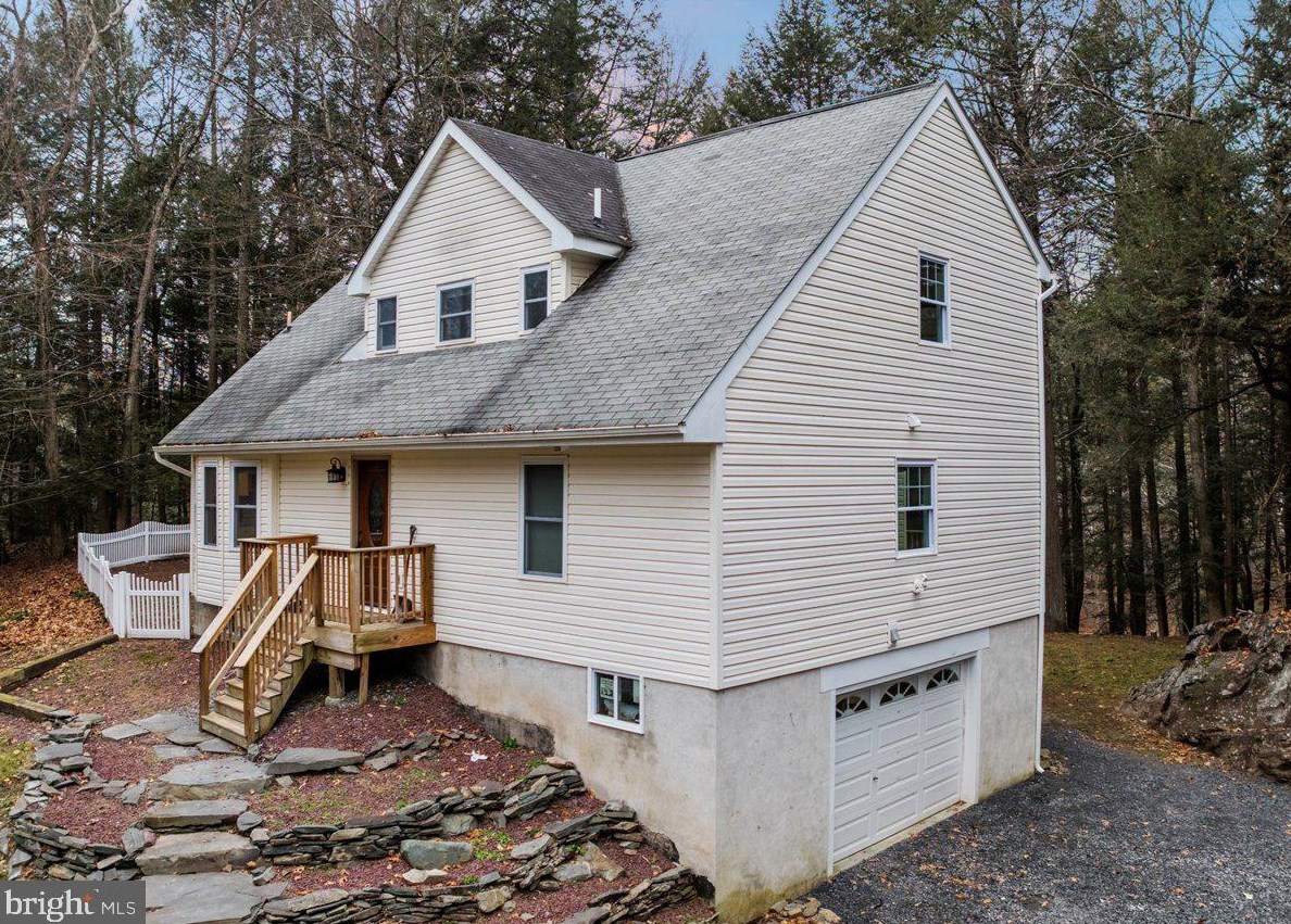 215 Spring Brook Rd, East Stroudsburg, PA 18302-7877