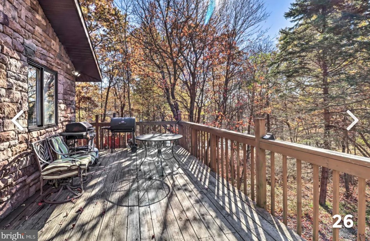 111 Country Ct, Long Pond, PA 18334-7902