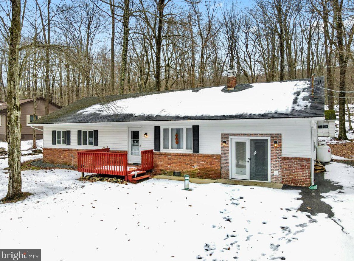 1509 Locust Ln, Pocono Lake, PA 18347-7752