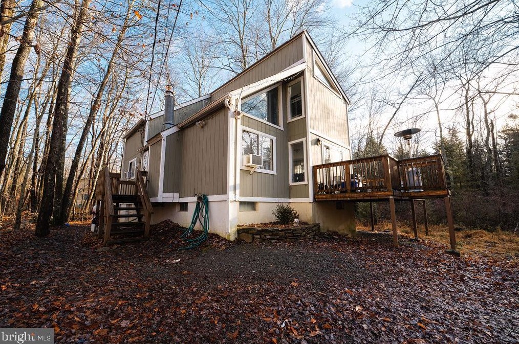 1121 Wiconisco Dr, Pocono Lake, PA 18347