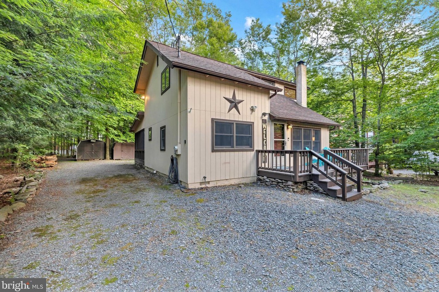 150 Wyalusing Dr, Pocono Lake, PA 18347