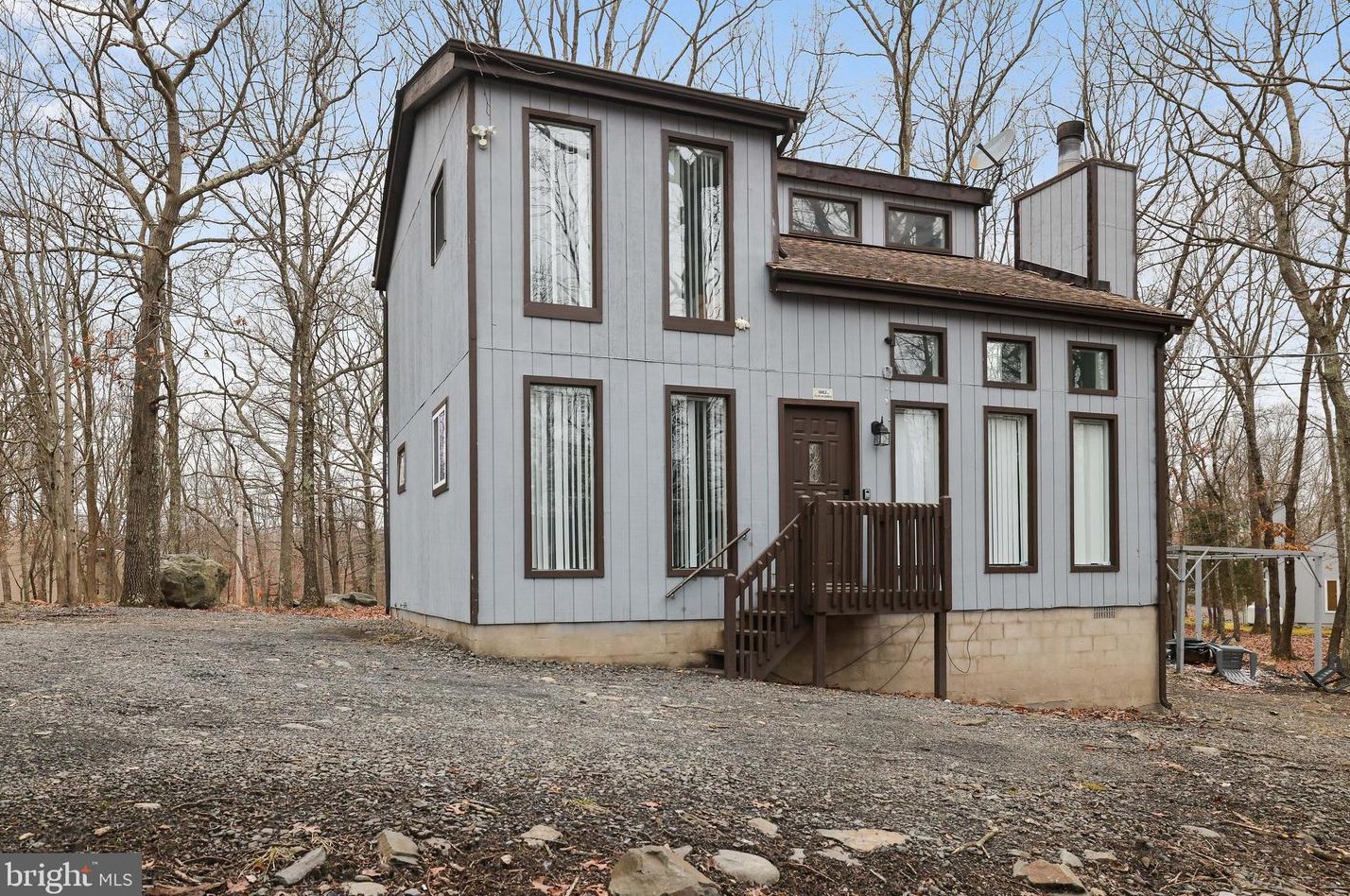 2255 Chatham Ct, Bushkill, PA 18324