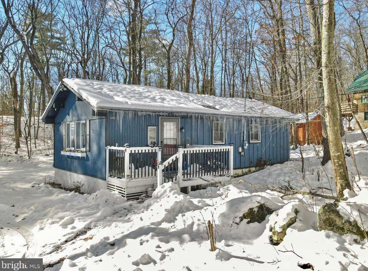 1240 Valley Dr, East Stroudsburg, PA 18302