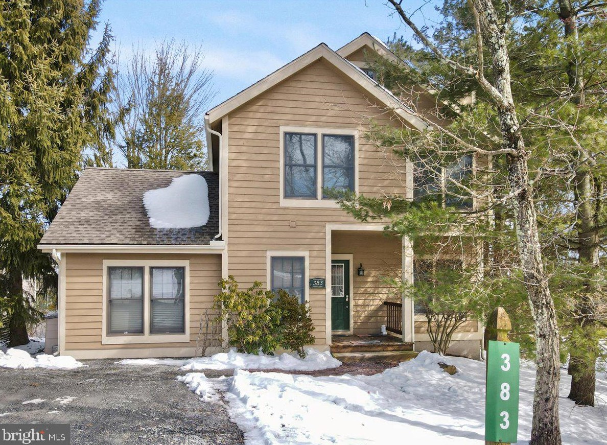383 Aspen Ct, Tannersville, PA 18372