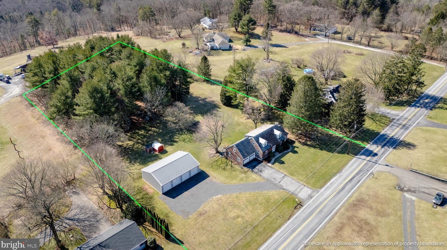 406 Beltzville Dr, Kunkletown, PA 18058-7845