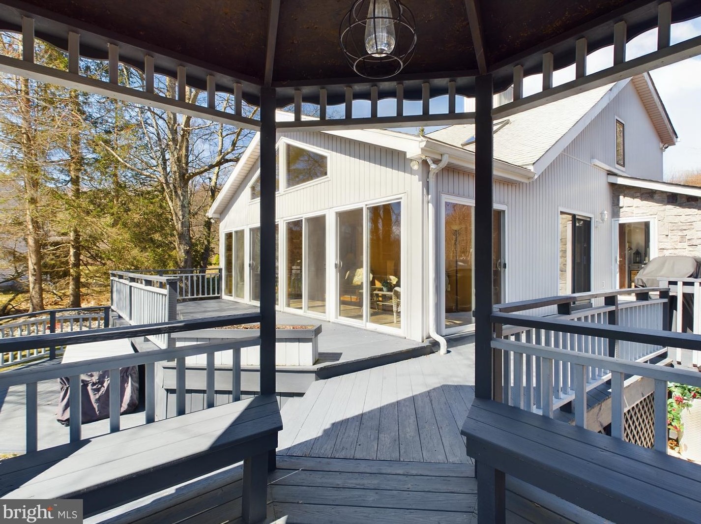 136 Tumbleweed Dr, Long Pond, PA 18334-7937