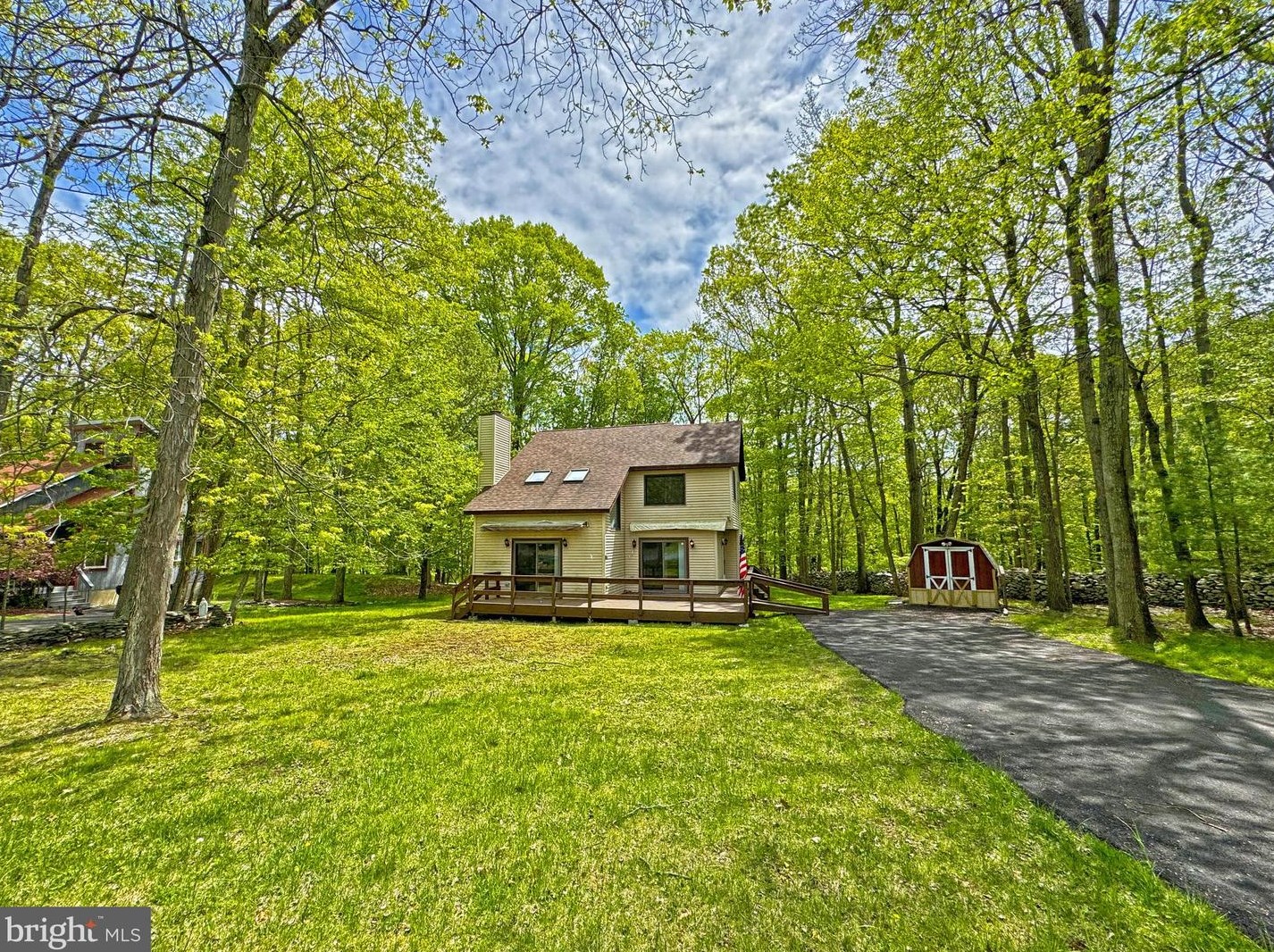 12218 Honeysuckle Dr, East Stroudsburg, PA 18302