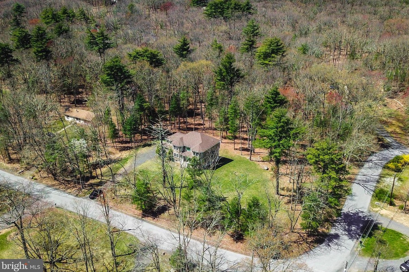 144 Glenoak Dr, East Stroudsburg, PA 18301