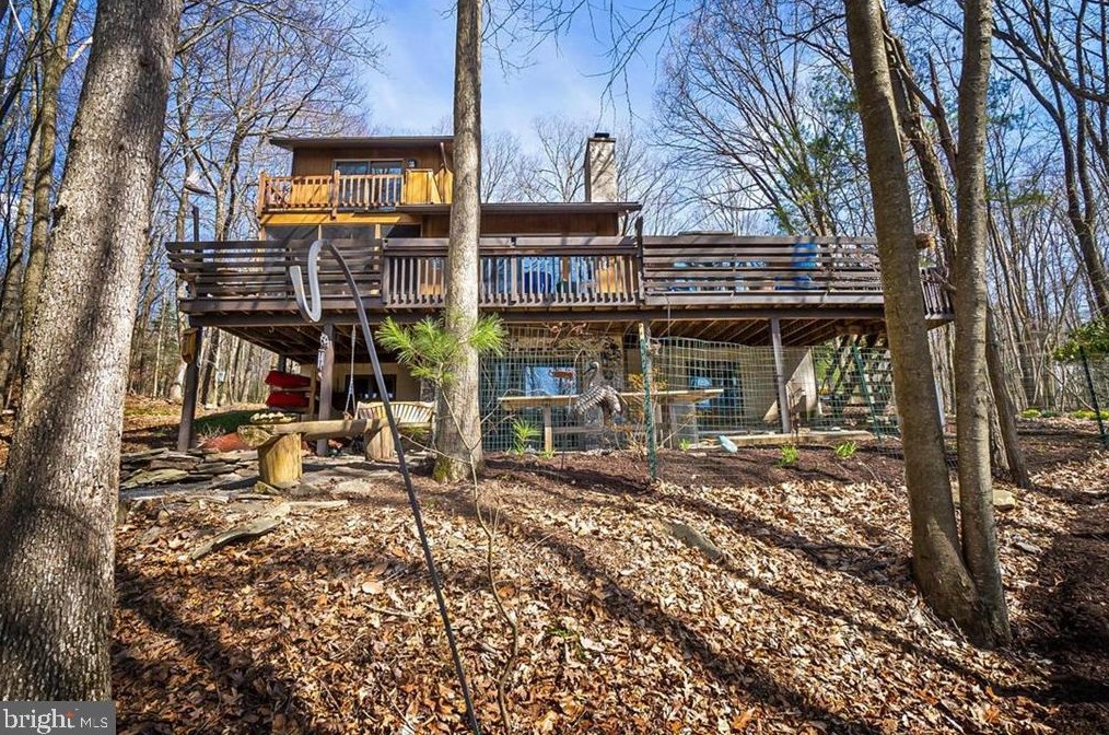 562 Hallowood Dr, East Stroudsburg, PA 18302