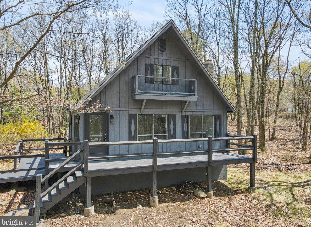 329 Snow Mass Rd, Henryville, PA 18332-7165