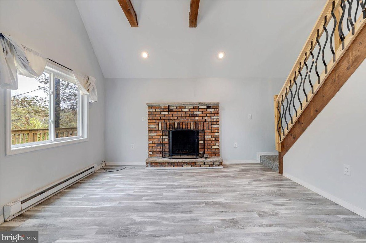 1222 Clover Rd, Long Pond, PA 18334