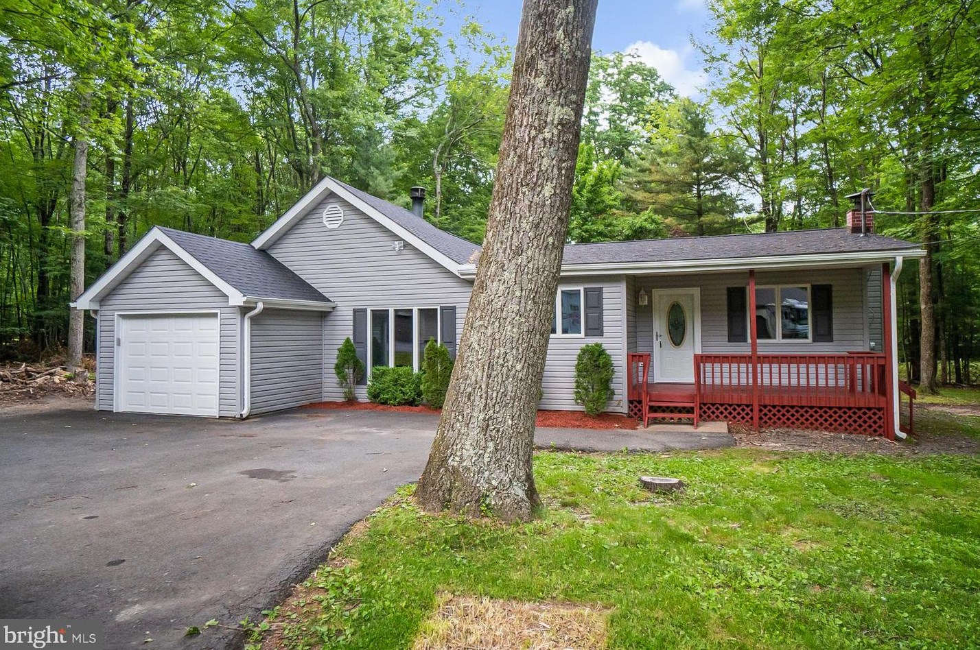 112 Crabapple Ln, Kunkletown, PA 18058-8025