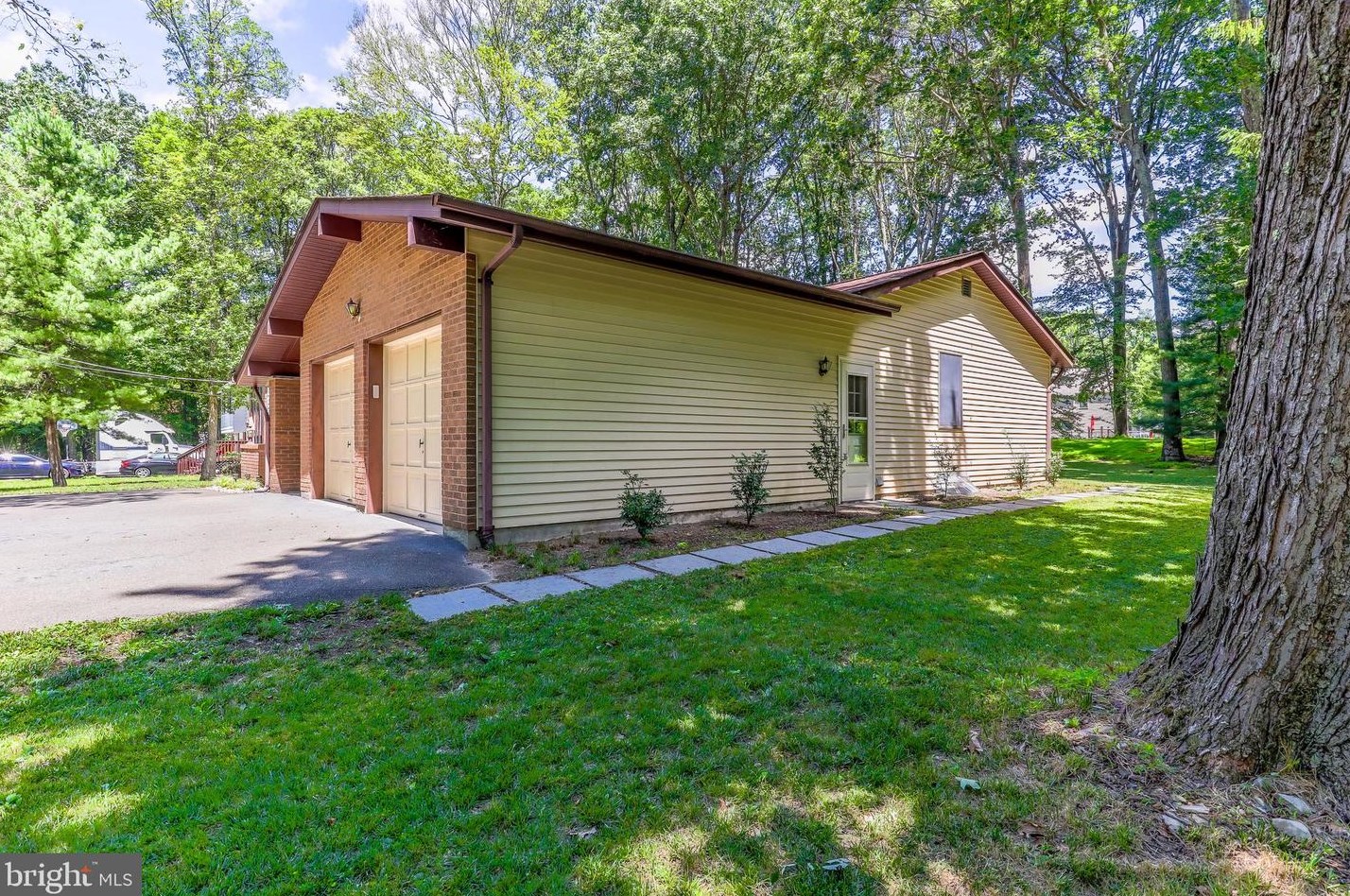 18 Bull Pine Rd, East Stroudsburg, PA 18301