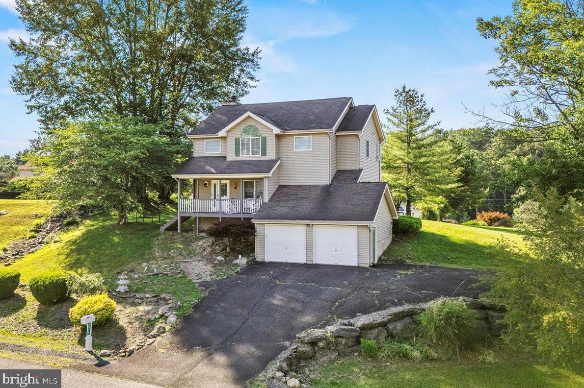 232 Northpark Dr W, East Stroudsburg, PA 18302