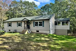 692 Watercrest Ave, Effort, PA 18330 - Photo 2