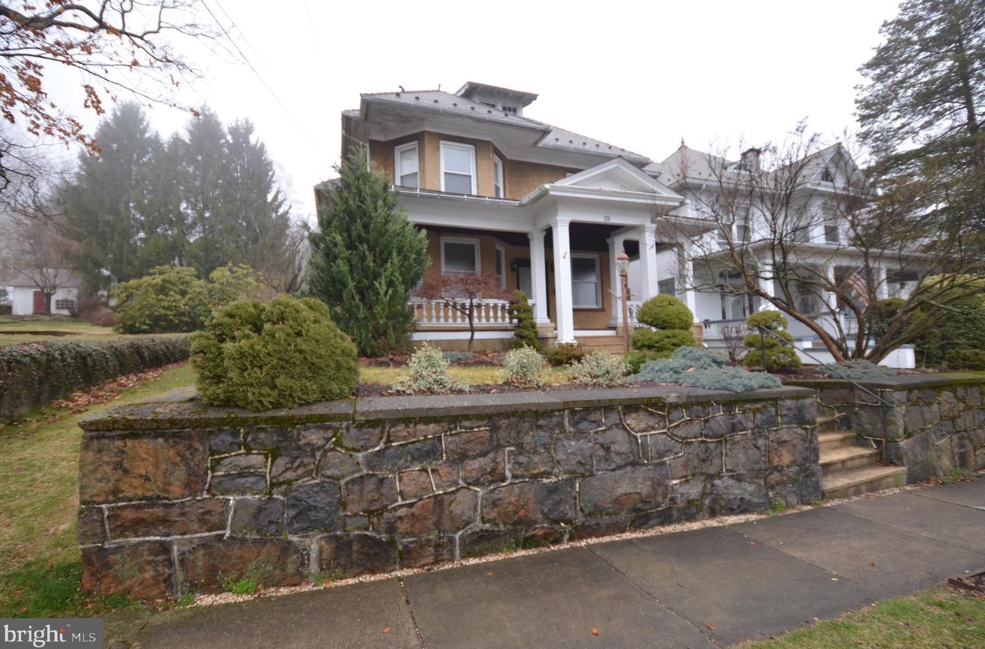 19 Plainfield Ave, Pen Argyl, PA 18072-1114