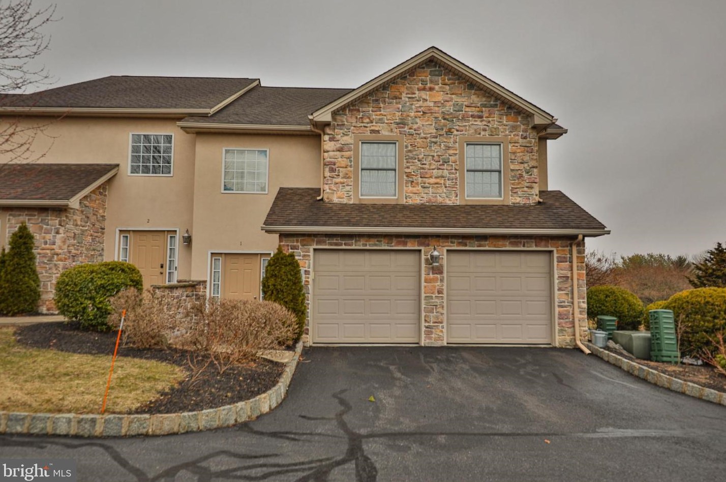 1 Tamarack Ct, Easton, PA 18040-8370