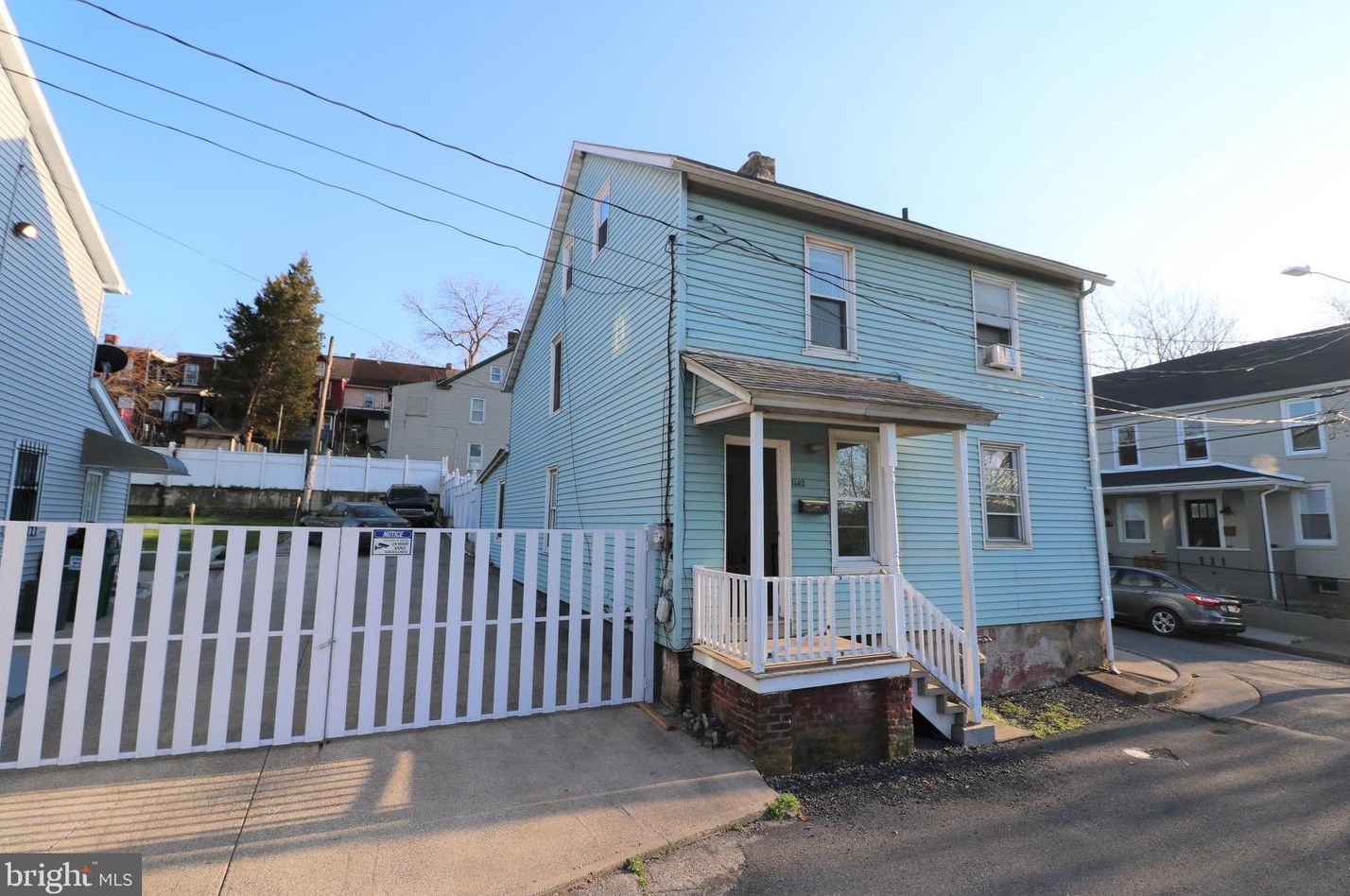 1142 Railroad St, Bethlehem, PA 18015-2030