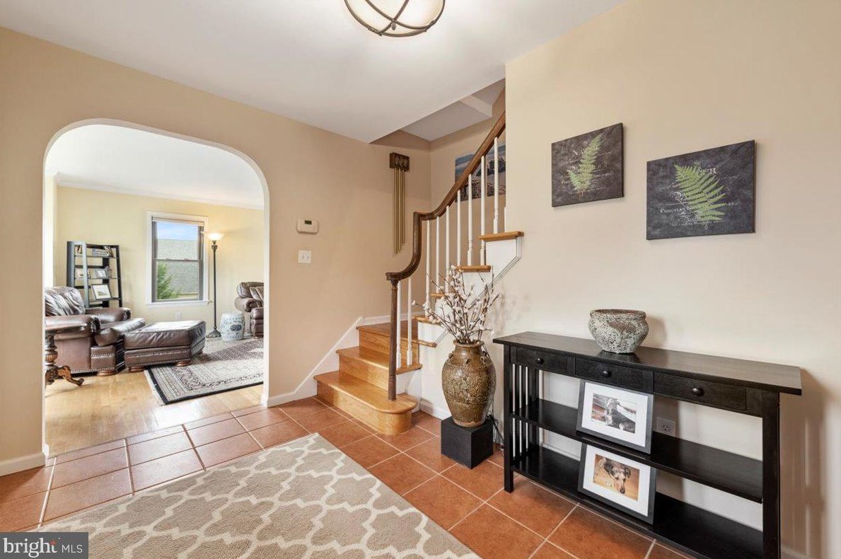 2004 Sanbrook Dr, Bethlehem, PA 18015-5649