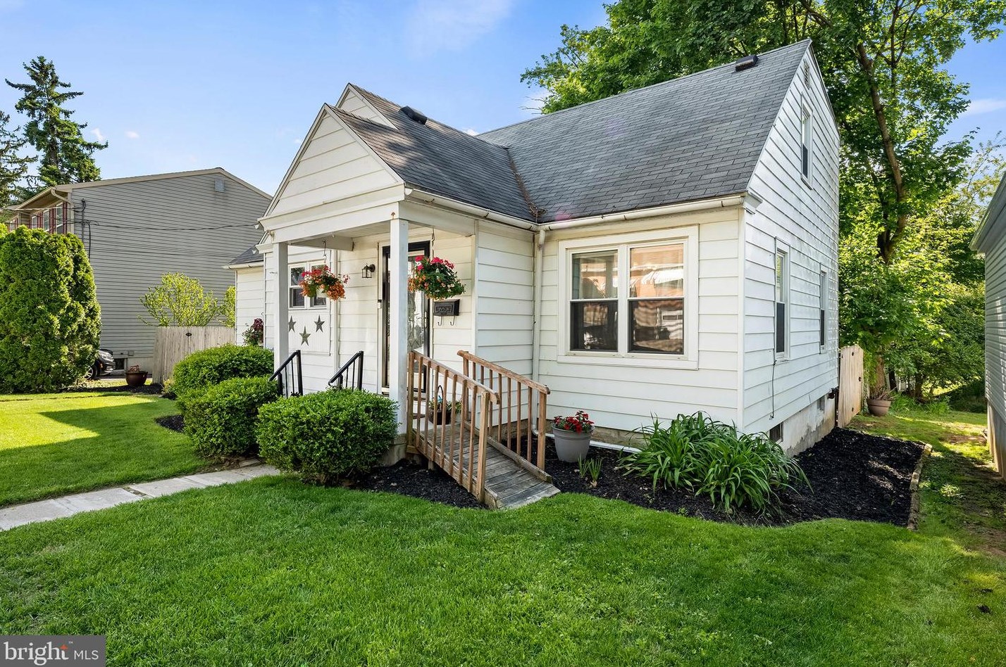 1539 Chelsea Ave, Bethlehem, PA 18018-2405