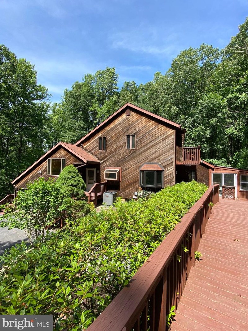 2712 Wassergass Rd, Hellertown PA  18055-3149 exterior