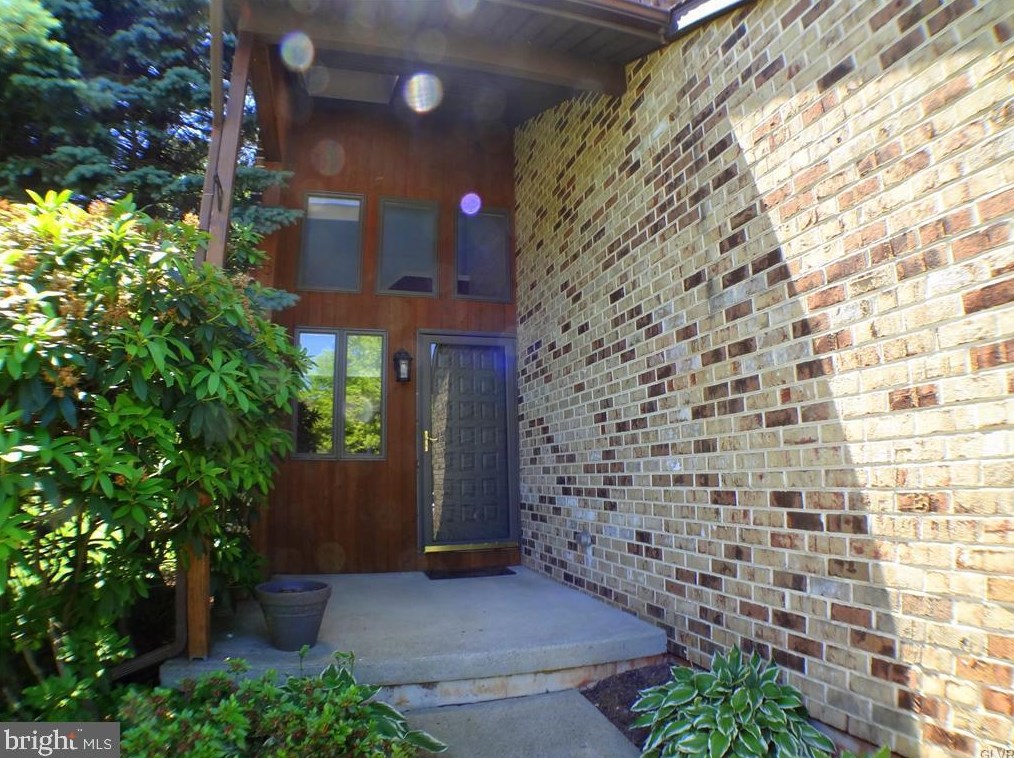 1730 Falcon Dr, Bethlehem, PA 18017-2725