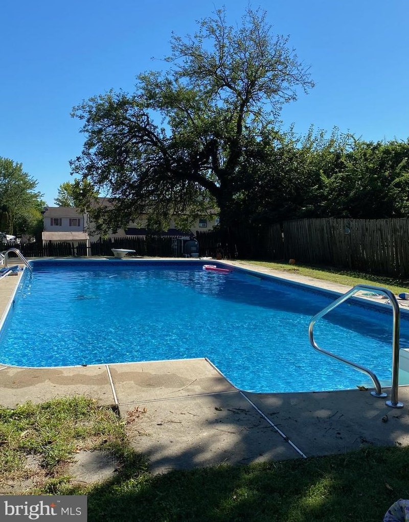 1018 Kossuth St, Bethlehem, PA 18017-7172