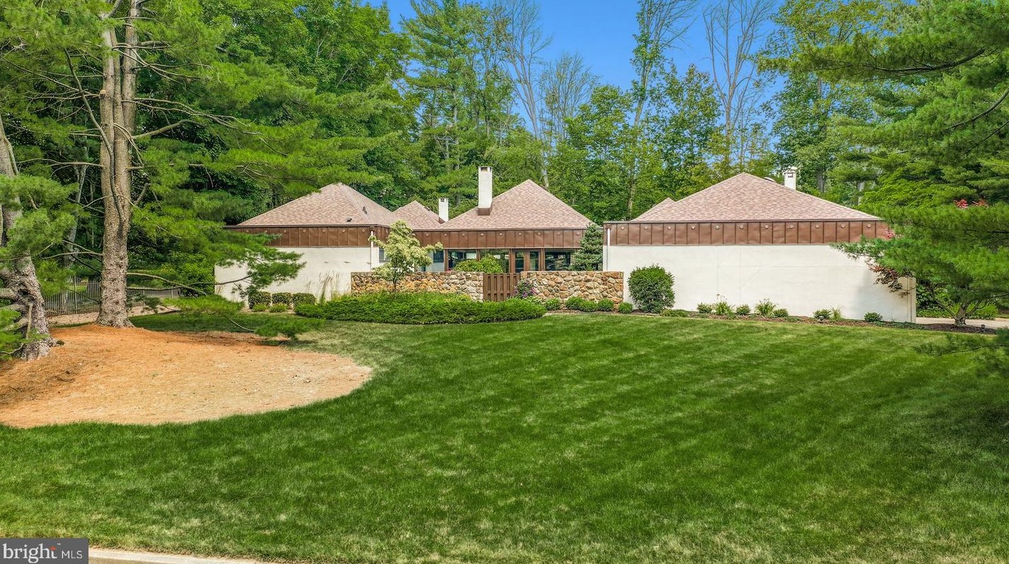 601 Apollo Dr, Bethlehem, PA 18017-2513