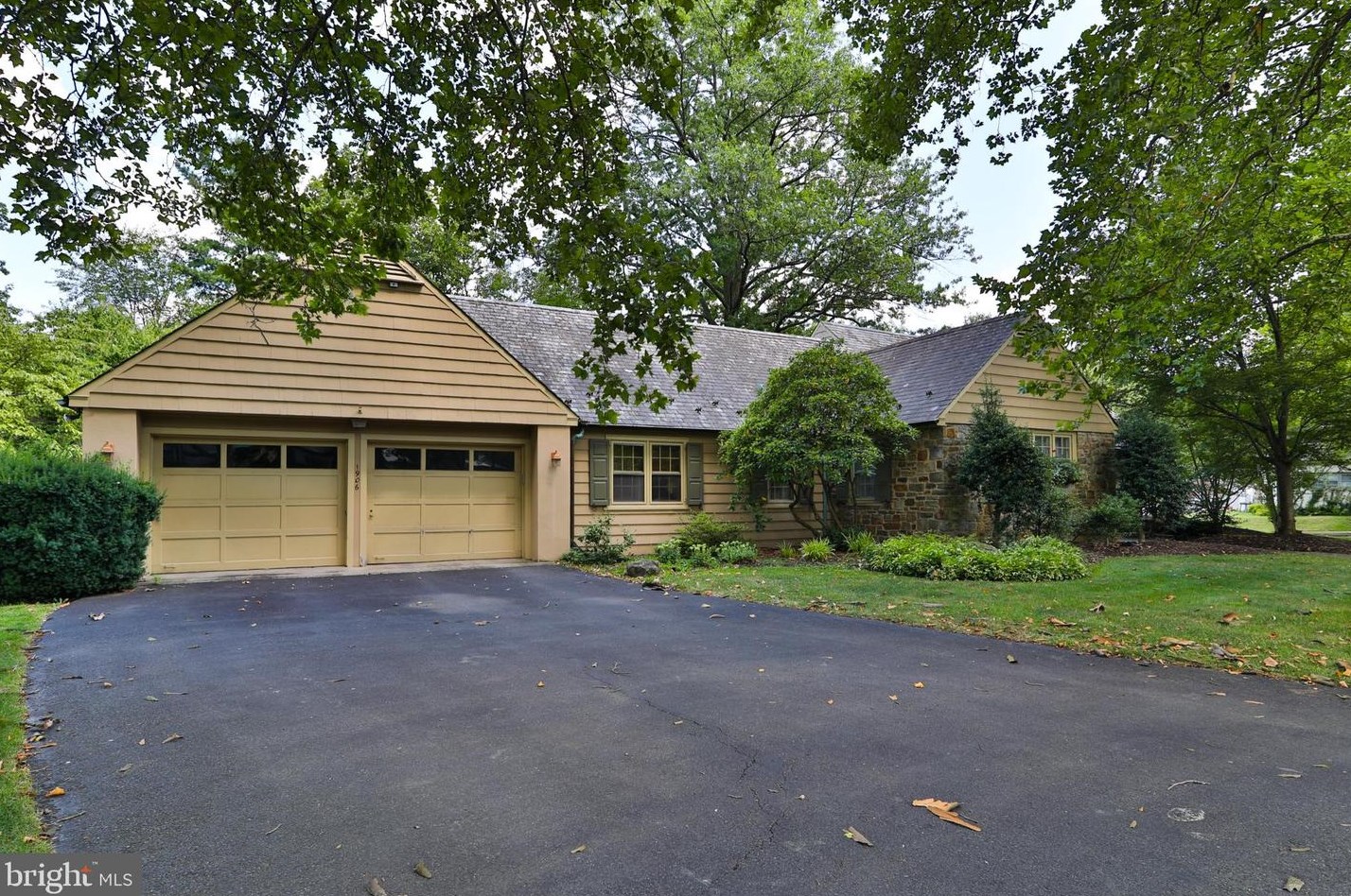 1906 Sycamore St, Bethlehem, PA 18017-4845