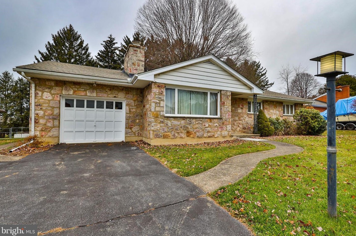 3145 Hecktown Rd, Bethlehem, PA 18020-2030