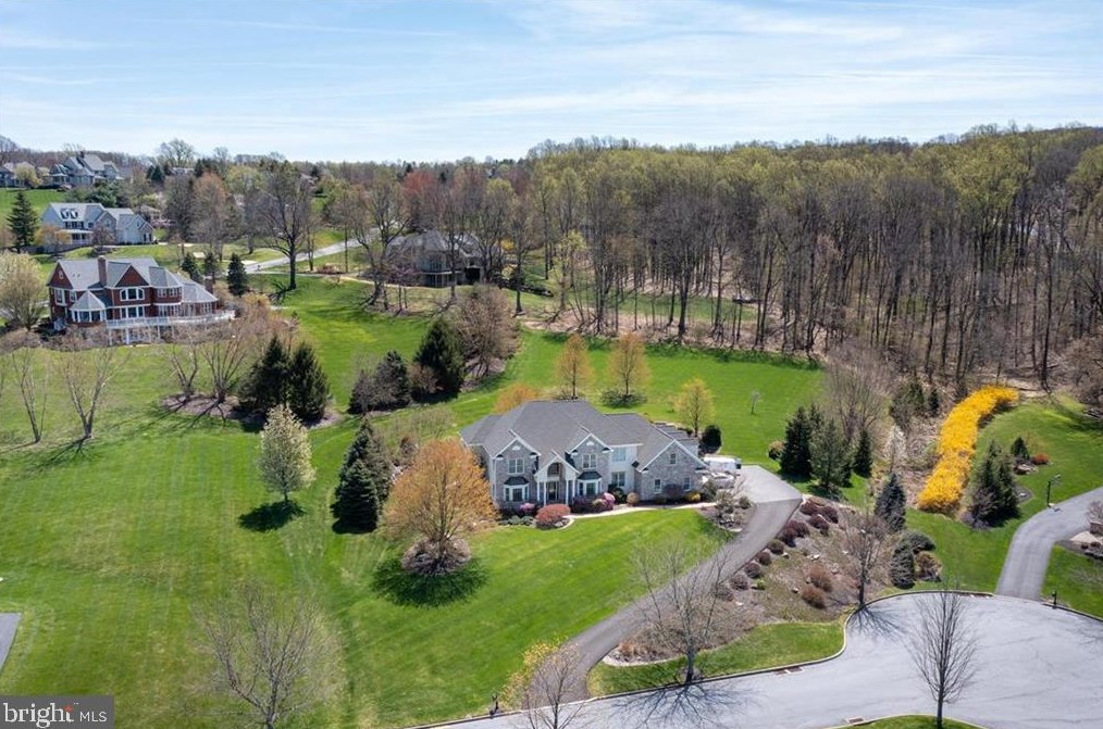 1519 Noahs Cir, Hellertown, PA 18055-2640