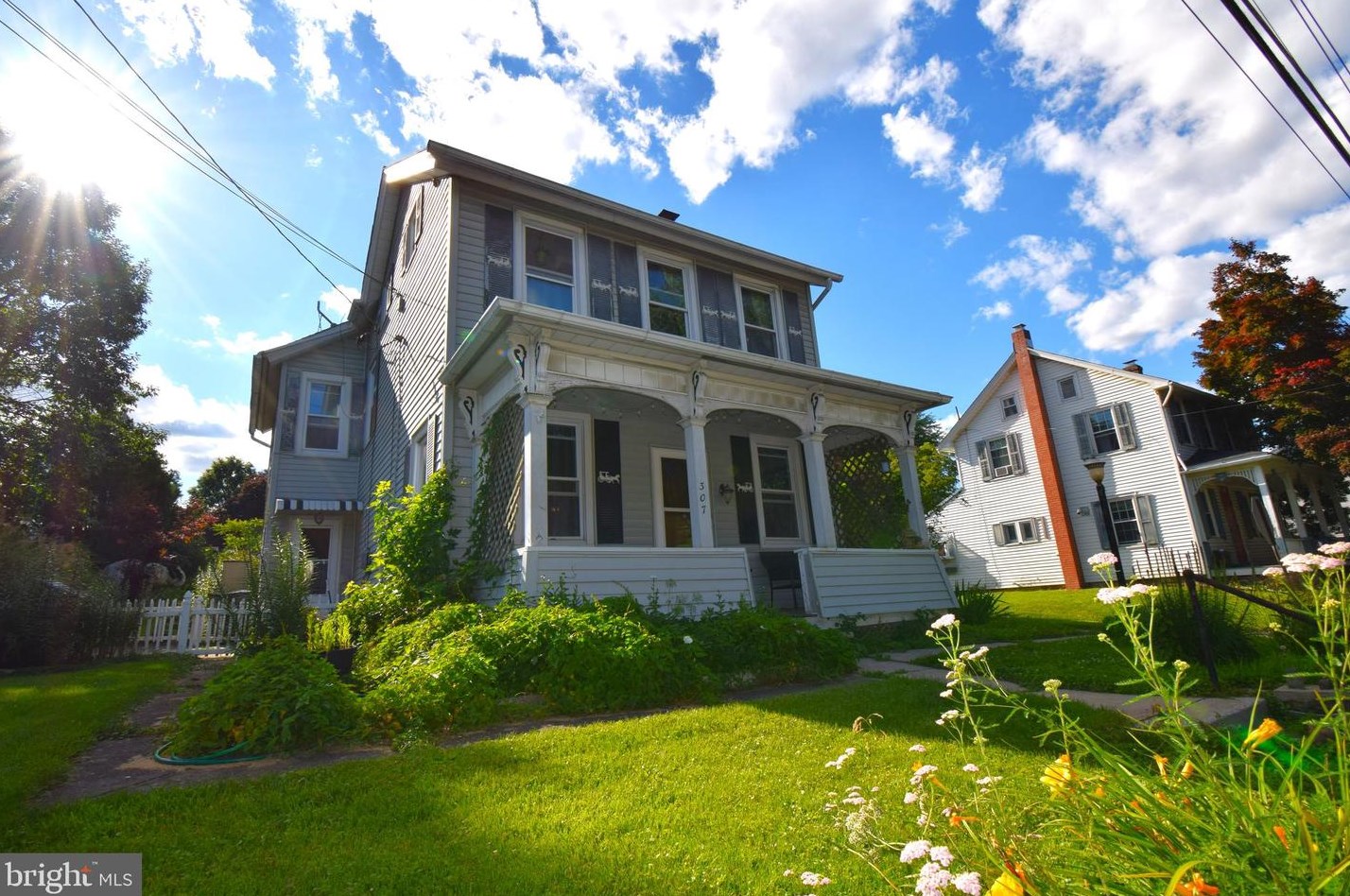 307 Blue Mountain Dr, Walnutport, PA 18088