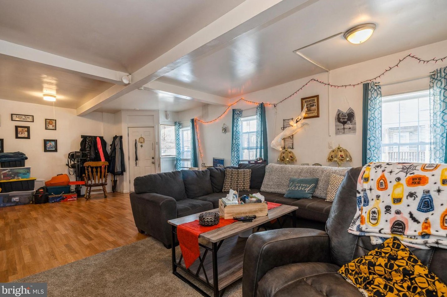 213 N 8th St, Easton, PA 18042