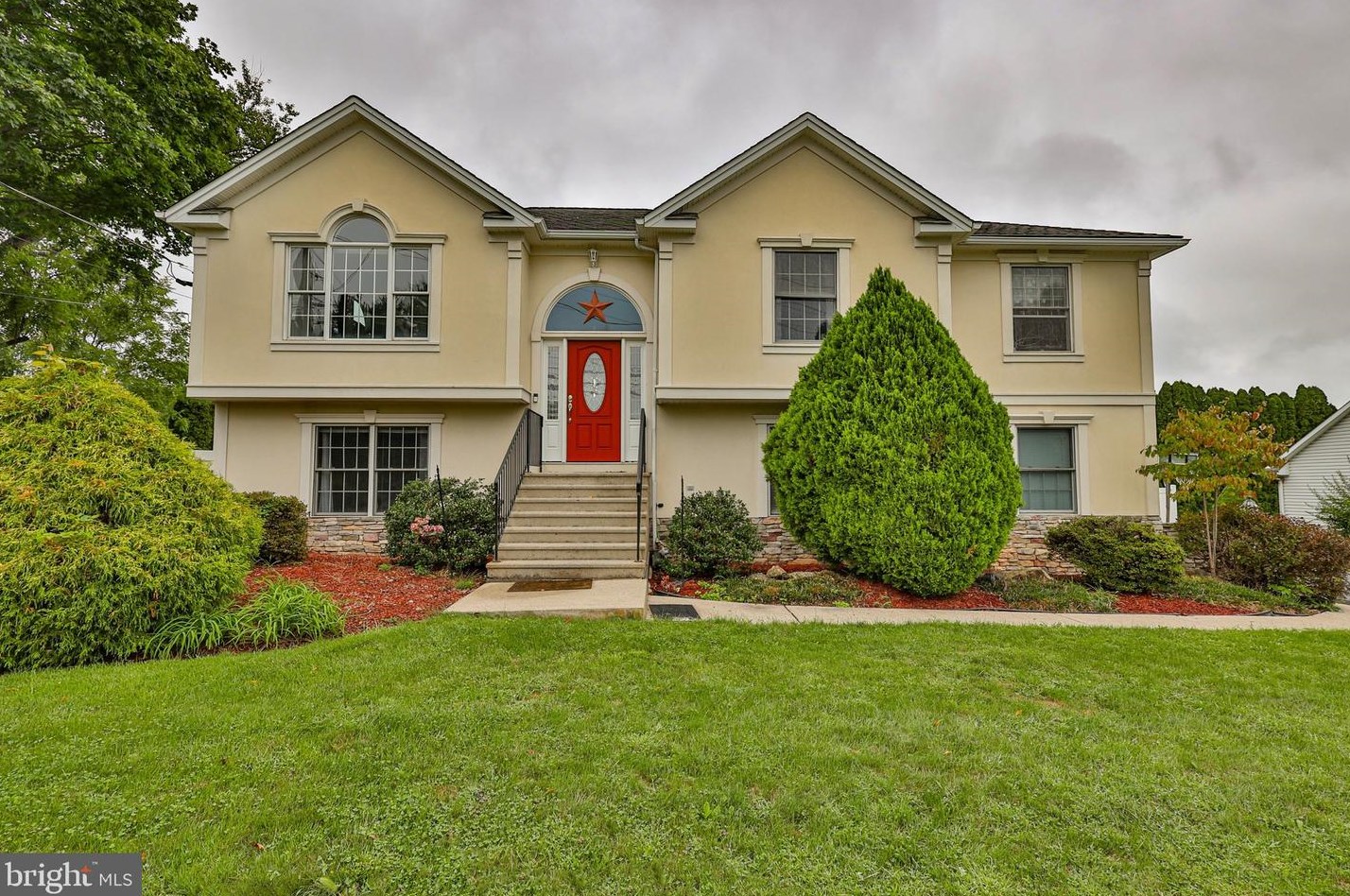 2819 Linden St, Bethlehem, PA 18017-3915