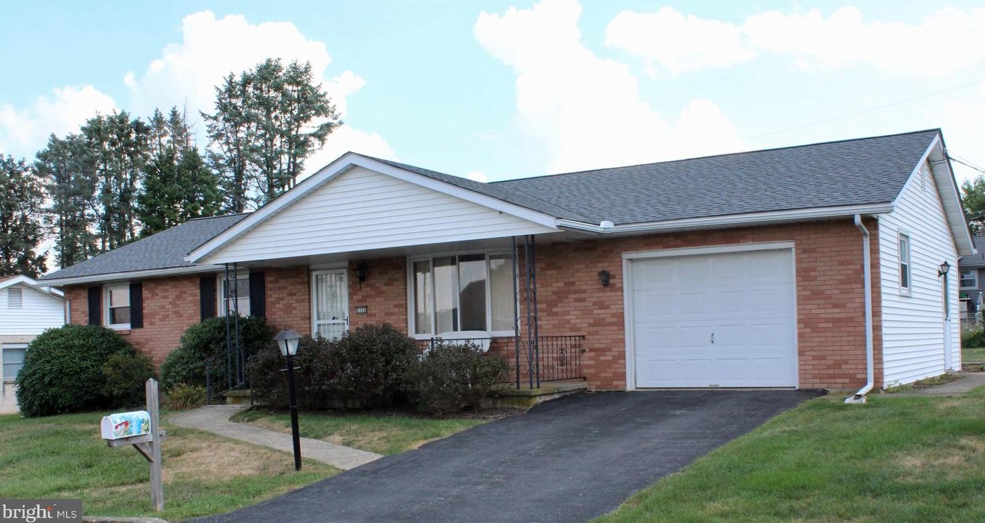 3728 Spear St, Bethlehem, PA 18020-3446